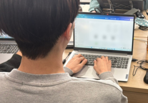 パソコン作業の様子,新年の業務